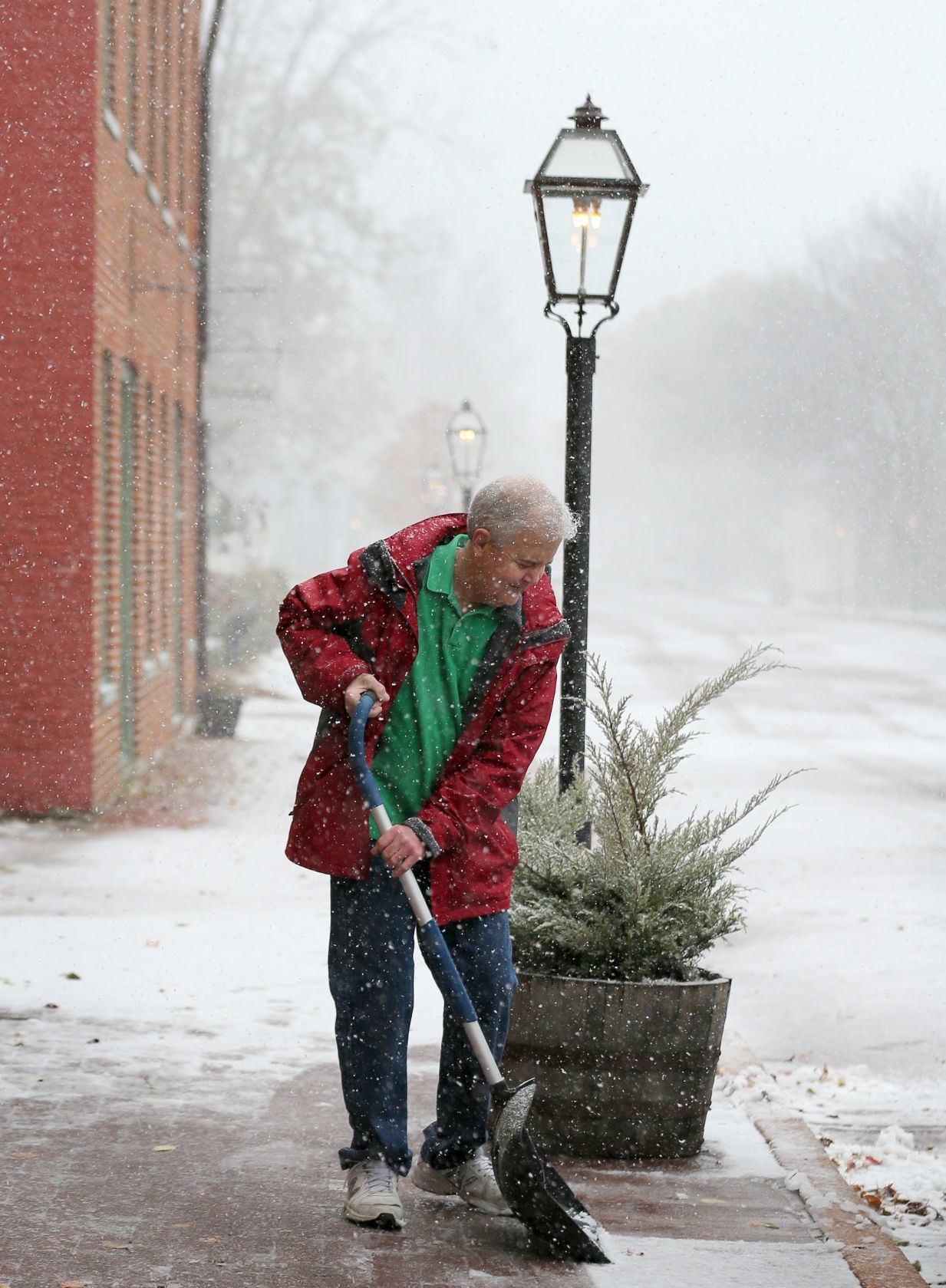 Snow falls in mid-November